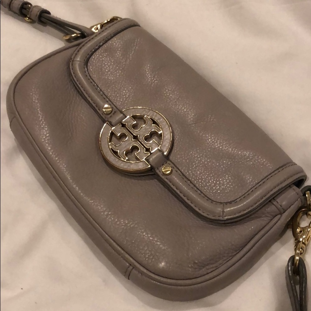 Tory Burch Amanda Crossbody in lilac fog